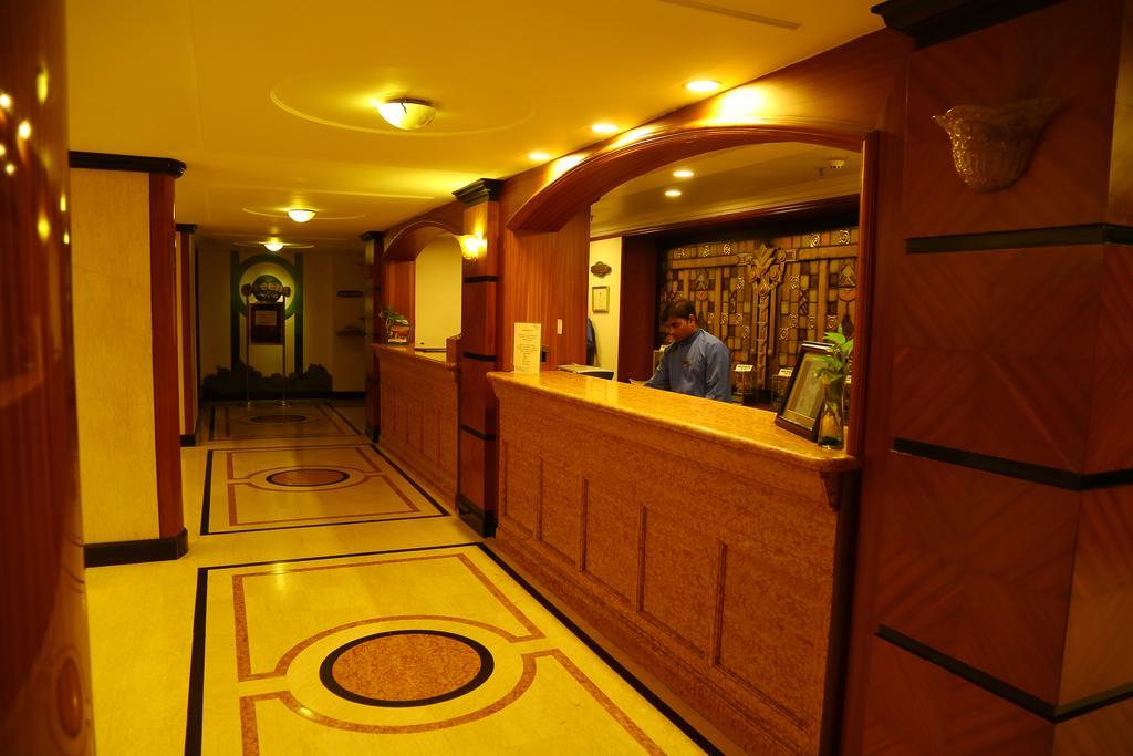 Kences Hotel -Opp Apsrtc Bus Stand Τιρουπάτι Εξωτερικό φωτογραφία